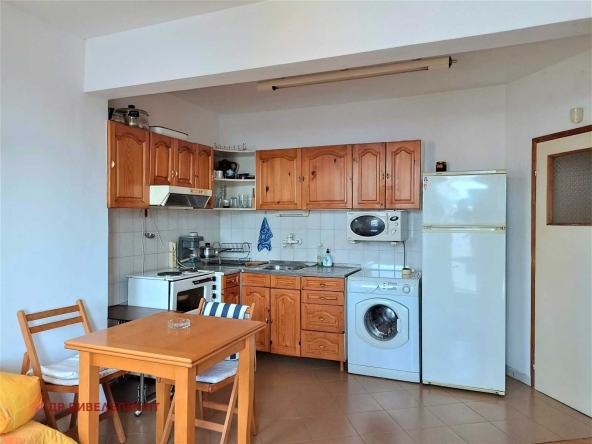 Дава се под наем Двустаен апартамент в Бургас, Лазур - 65 кв.м за 333 € - Снимка #1