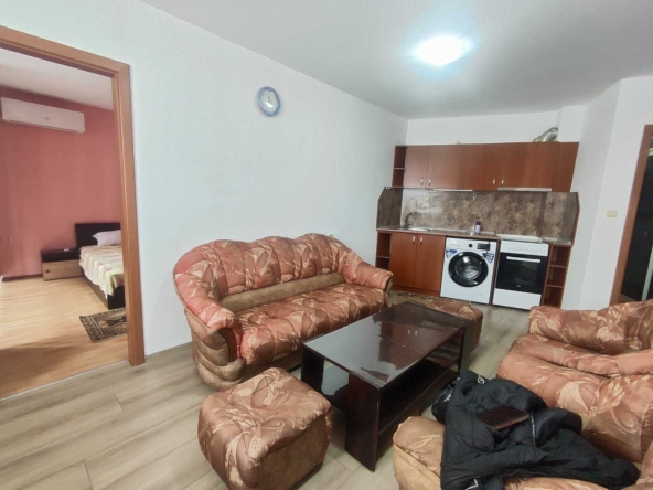 Дава се под наем Тристаен апартамент в Ямбол, Център - 80 кв.м за 498.27 € - Снимка #1