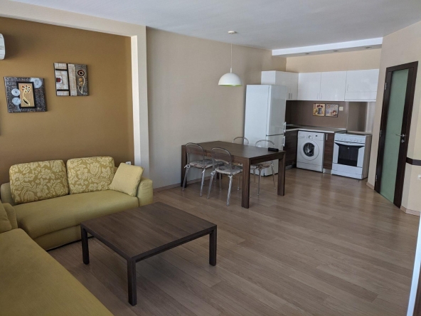 Дава се под наем Двустаен апартамент в Пловдив, Център - 75 кв.м за 459 € - Снимка #1