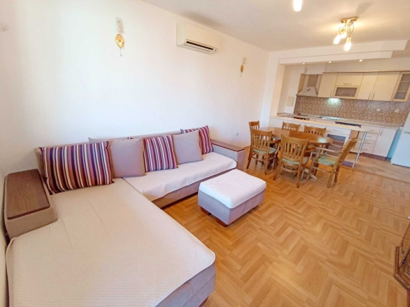 Дава се под наем Тристаен апартамент в Бургас, Възраждане - 120 кв.м за 459 € - Снимка #1