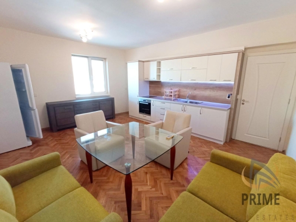 Дава се под наем Двустаен апартамент в Бургас, Център - 65 кв.м за 459 € - Снимка #1