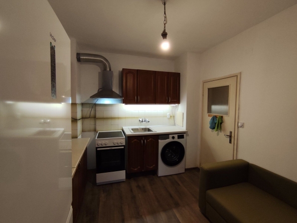 Дава се под наем Двустаен апартамент в София, Люлин 6 - 44 кв.м за 408 € - Снимка #1