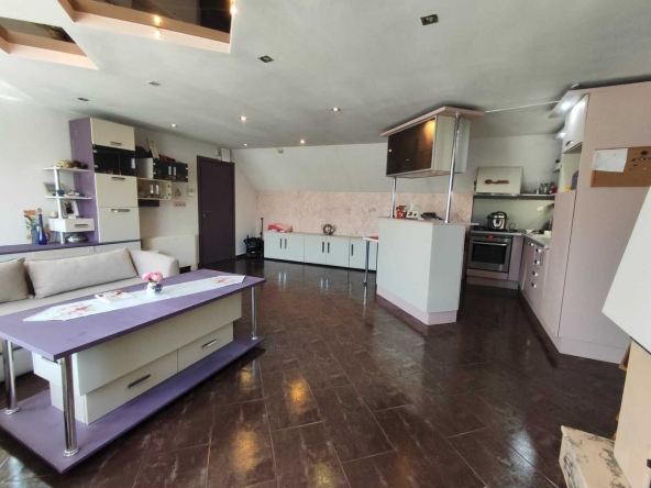 Дава се под наем Тристаен апартамент в София, Център - 165 кв.м за 613.02 € - Снимка #1