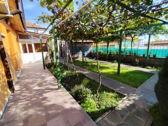Къща в Бургас, Долно Езерово - 255 кв.м за 398 €/кв.м - Снимка #1