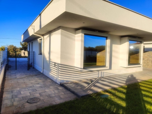 Дава се под наем Къща в Бургас, Лозово - 110 кв.м за 714 € - Снимка #1