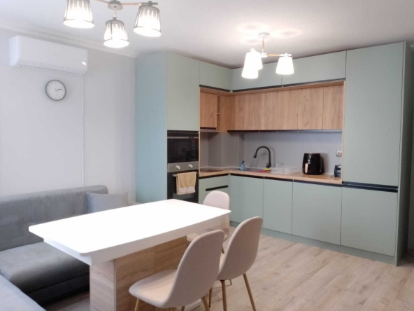 Дава се под наем Двустаен апартамент в Варна, Базар Левски - 50 кв.м за 510 € - Снимка #1