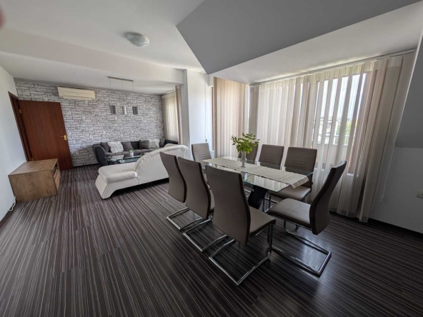 Дава се под наем Тристаен апартамент в Пловдив, Център - 100 кв.м за 600 € - Снимка #1