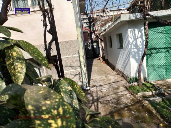 Дава се под наем Гараж / Паркомясто в Кюстендил, Промишлена зона - Север - 20 кв.м за 61.2 € - Снимка #1