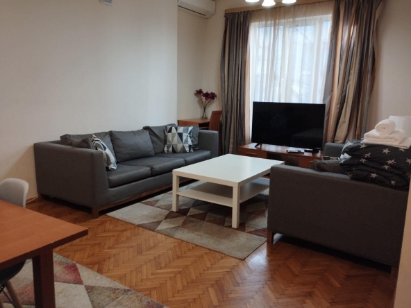 Дава се под наем Тристаен апартамент в София, Център - 100 кв.м за 1000 € - Снимка #1