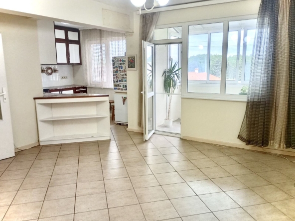 Тристаен апартамент в Добрич, Център - 74 кв.м за 1103 €/кв.м - Снимка #1