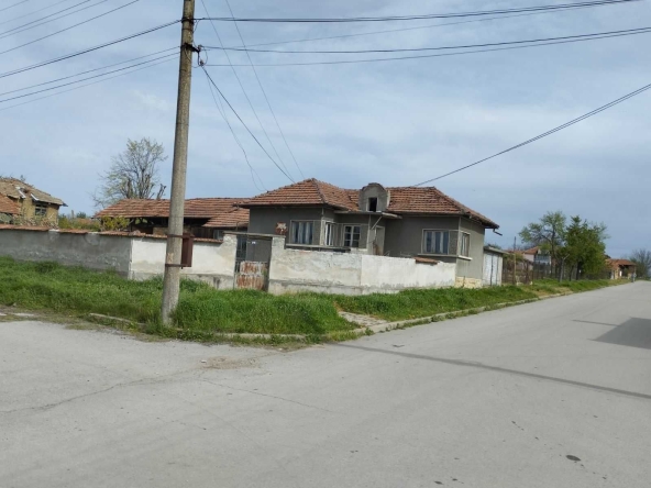 Къща в с. Батишница, Област Русе - 126 кв.м за 143 €/кв.м - Снимка #1