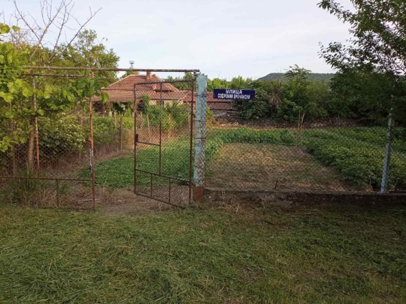 Парцел в с. Първомайци, Област Велико Търново - 900 кв.м за 21 €/кв.м - Снимка #1