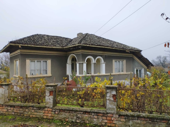 Къща в с. Сребърна, Област Силистра - 250 кв.м за 92 €/кв.м - Снимка #1