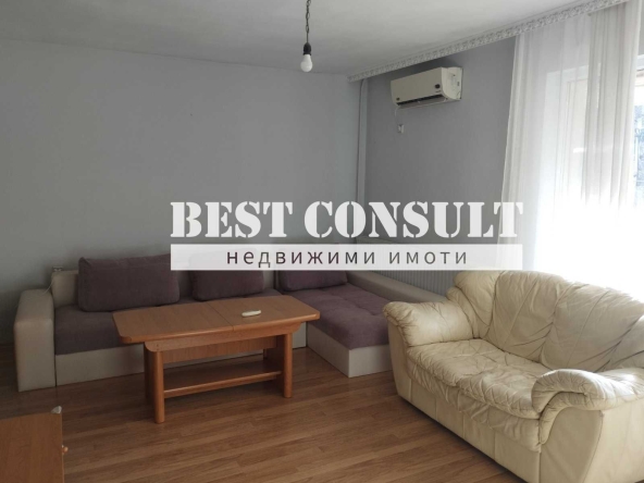 Дава се под наем Тристаен апартамент в Русе, Център - 90 кв.м за 348.84 € - Снимка #1