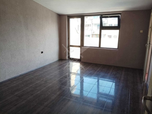 Тристаен апартамент в Бургас, Възраждане - 80 кв.м за 995 €/кв.м - Снимка #1