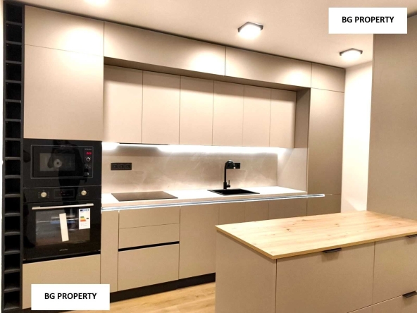 Тристаен апартамент в София, Център - 105 кв.м за 1511 €/кв.м - Снимка #1