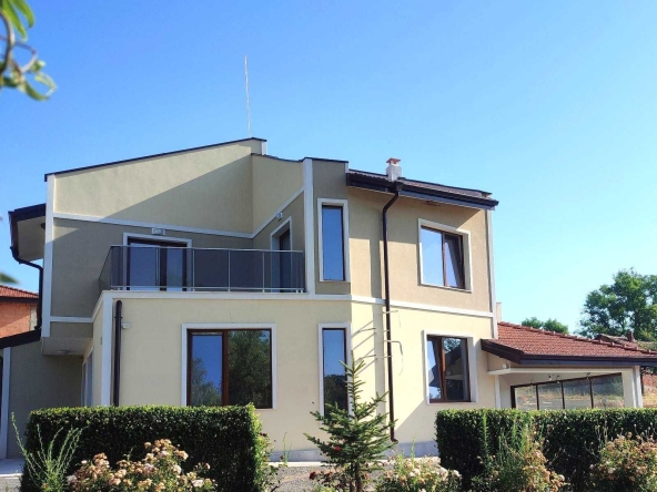 Къща в с. Индже войвода, Област Бургас - 360 кв.м за 312 €/кв.м - Снимка #1