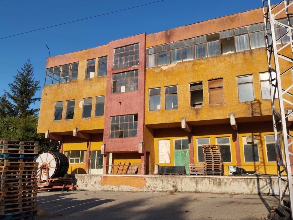 Дава се под наем Склад в с. Брягово, Област Пловдив - 3597 кв.м за 270000 € - Снимка #1