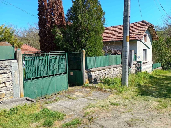 Къща в с. Драгана, Област Ловеч - 1000 кв.м за 19 €/кв.м - Снимка #1