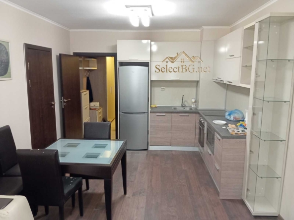 Дава се под наем Тристаен апартамент в Велико Търново, Център - 80 кв.м за 357 € - Снимка #1