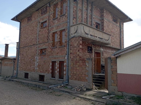 Къща в с. Енина, Област Стара Загора - 340 кв.м за 589 €/кв.м - Снимка #1