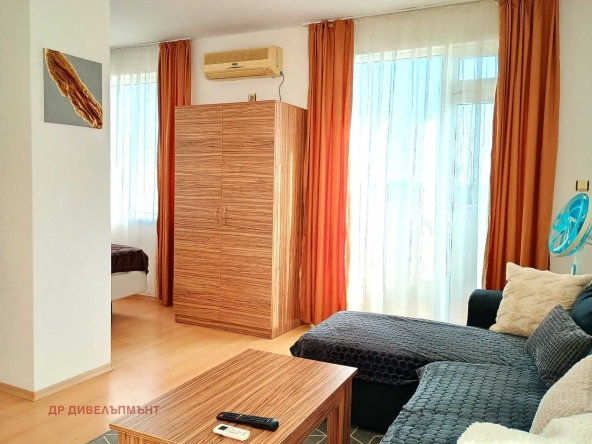 Дава се под наем Едностаен апартамент в Перник, Център - 42 кв.м за 459 € - Снимка #1