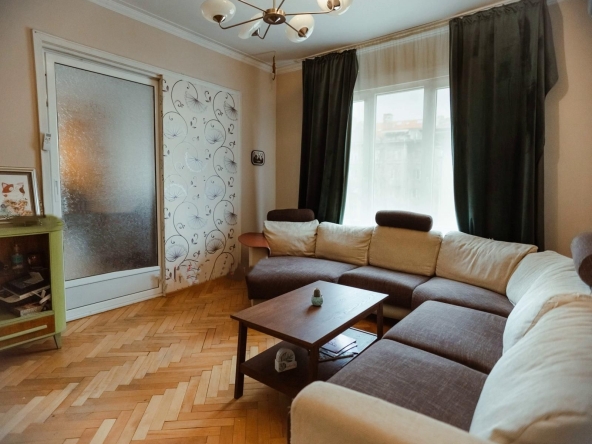 Дава се под наем Тристаен апартамент в София, Център - 90 кв.м за 650 € - Снимка #1