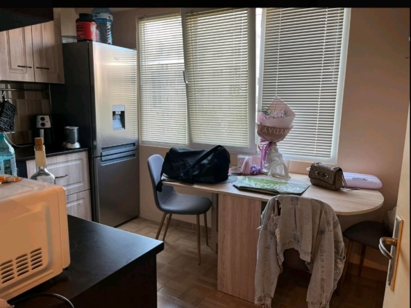 Дава се под наем Едностаен апартамент в Перник, Изток - 45 кв.м за 306 € - Снимка #1