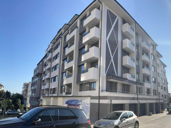 Тристаен апартамент в Велико Търново, Център - 84 кв.м за 1393 €/кв.м - Снимка #1