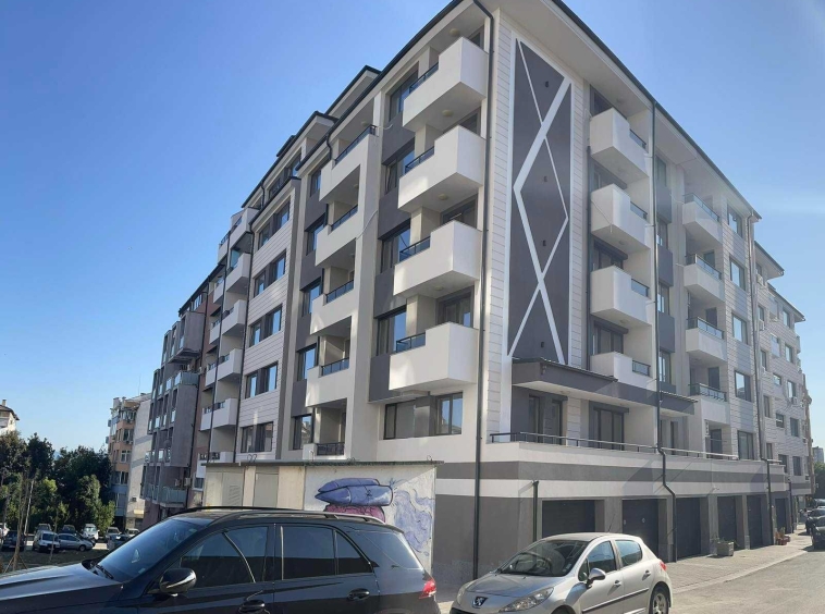 Тристаен апартамент в Велико Търново, Център - 84 кв.м за 1393 €/кв.м - Снимка #1