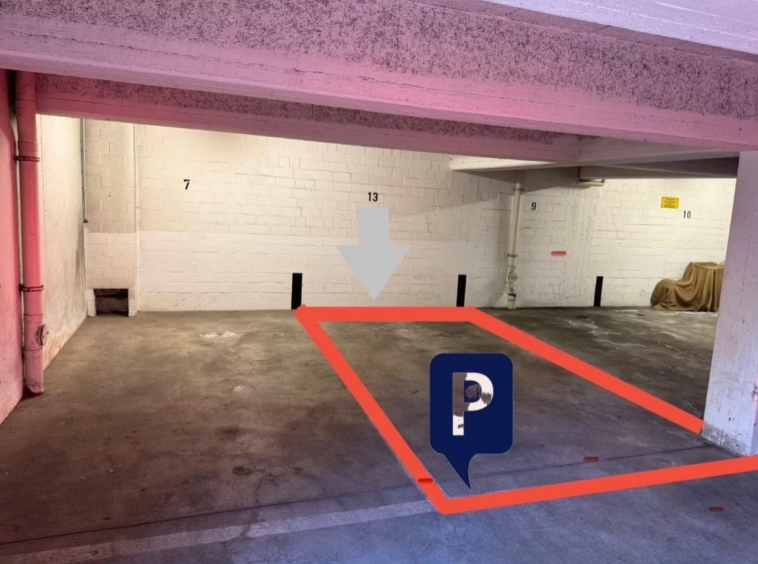 Дава се под наем Гараж / Паркомясто в Пазарджик, Идеален център - 16 кв.м за 64.77 € - Снимка #1