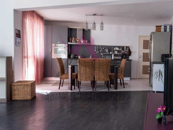 Дава се под наем Четиристаен апартамент в Варна, Лятно кино Тракия - 110 кв.м за 900 € - Снимка #1