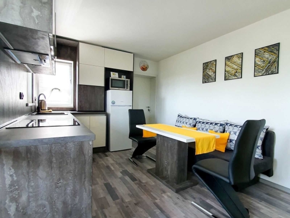 Дава се под наем Двустаен апартамент в Бургас, Лазур - 50 кв.м за 250 € - Снимка #1