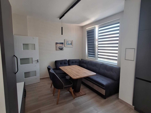 Дава се под наем Двустаен апартамент в Бургас, Меден рудник - зона А - 50 кв.м за 325 € - Снимка #1