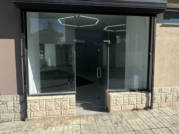 Дава се под наем Магазин в Дупница - 55 кв.м за 255 € - Снимка #1