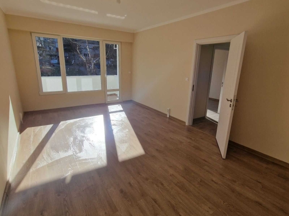 Тристаен апартамент в Разград, Орел - 78 кв.м за 1066 €/кв.м - Снимка #1