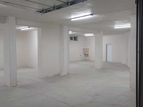 Дава се под наем Склад в Благоевград, Втора промишлена зона - 200 кв.м за 510 € - Снимка #1