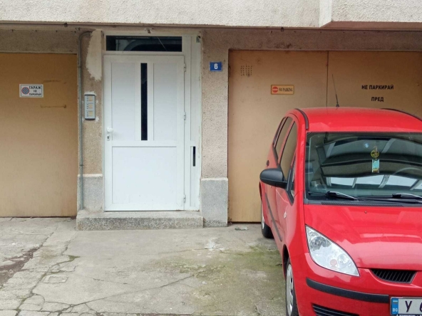 Дава се под наем Многостаен апартамент в Ямбол, Център - 120 кв.м за 408 € - Снимка #1