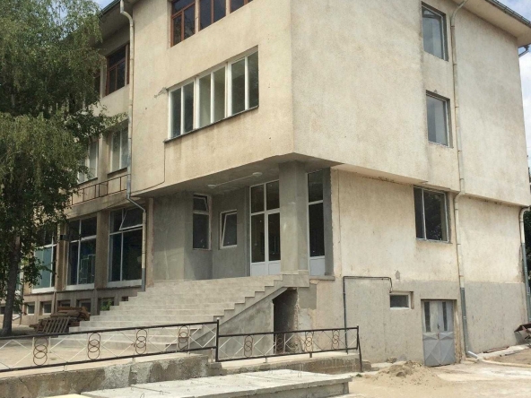 Промишлена сграда в Лозница - 1624 кв.м за 247 €/кв.м - Снимка #1