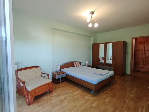 Дава се под наем Тристаен апартамент в София, Оборище - 125 кв.м за 750 € - Снимка #1