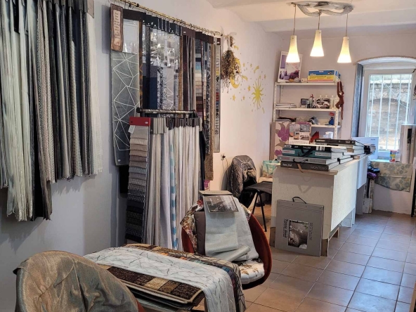 Магазин в Плевен, Идеален център - 48 кв.м за 938 €/кв.м - Снимка #1