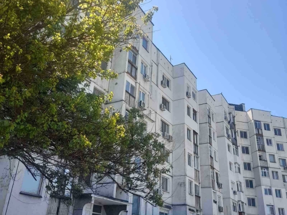 Тристаен апартамент в Плевен, Дружба 4 - 86 кв.м за 1012 €/кв.м - Снимка #1