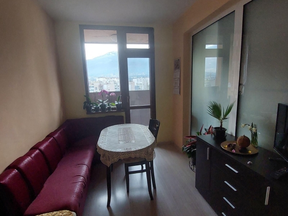 Дава се под наем Двустаен апартамент в София, Бъкстон - 60 кв.м за 611.49 € - Снимка #1