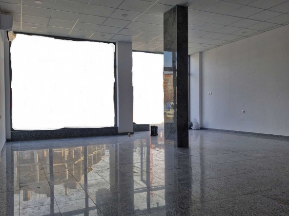 Дава се под наем Магазин в Пловдив, Христо Смирненски - 100 кв.м за 837.42 € - Снимка #1