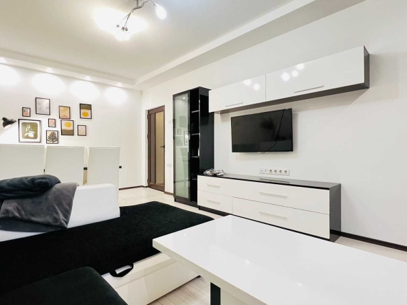 Дава се под наем Тристаен апартамент в Севлиево - 68 кв.м за 331.5 € - Снимка #1