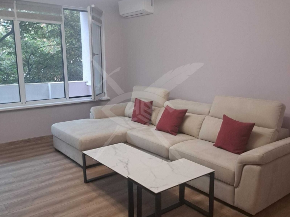 Дава се под наем Тристаен апартамент в Пловдив, Център - 82 кв.м за 698.19 € - Снимка #1