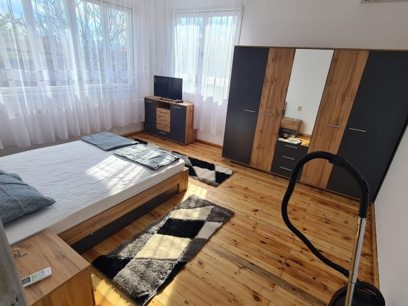 Дава се под наем Къща в с. Цалапица, Област Пловдив - 100 кв.м за 448.8 € - Снимка #1