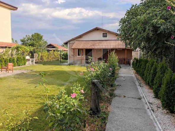 Къща в Първомай - 100 кв.м за 1500 €/кв.м - Снимка #1