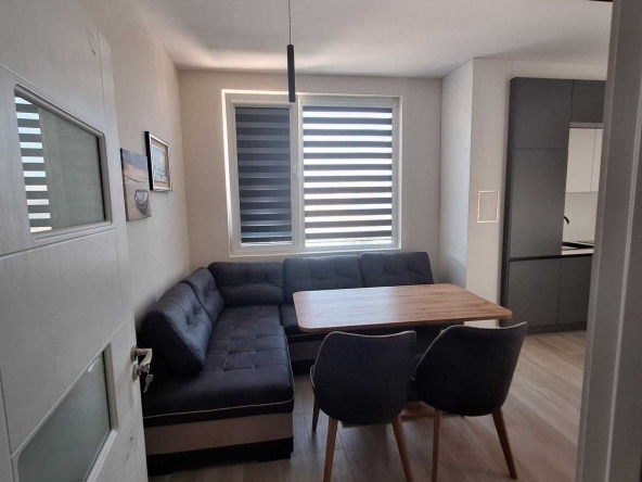 Дава се под наем Двустаен апартамент в Бургас, Меден рудник - зона А - 50 кв.м за 325 € - Снимка #1