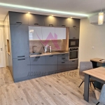 Дава се под наем Тристаен апартамент в Варна, Лятно кино Тракия - 80 кв.м за 700 € - Снимка #1